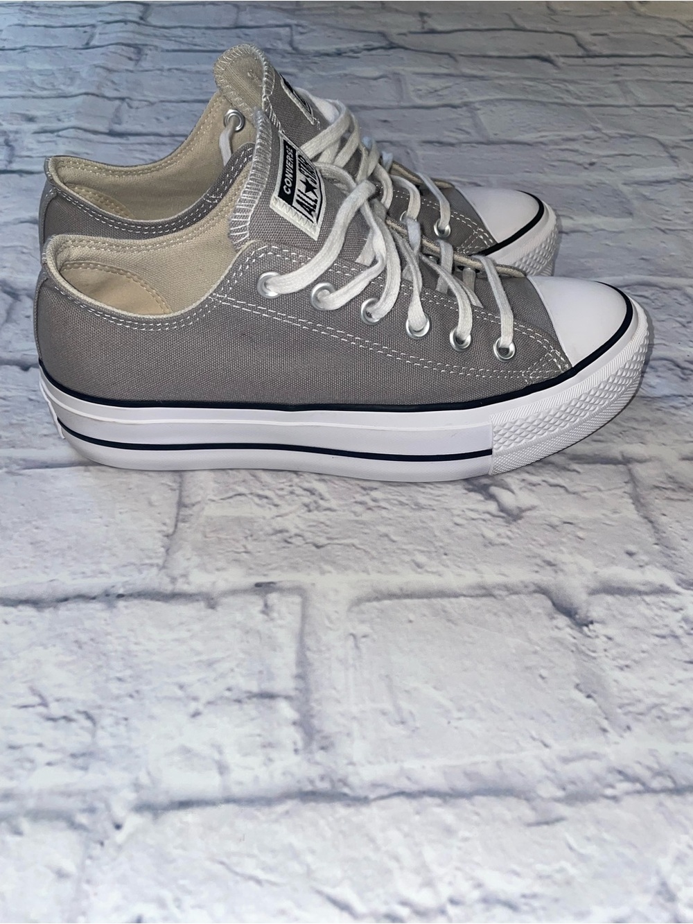 Converse Wmns Chuck Taylor All Star Lift Platform Low 'Totally Neutral'. Size 8